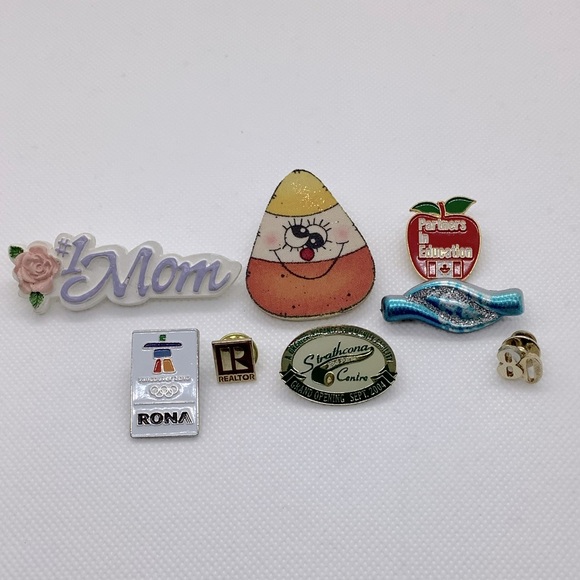 Lot of 8 x Pins - Picture 1 of 4